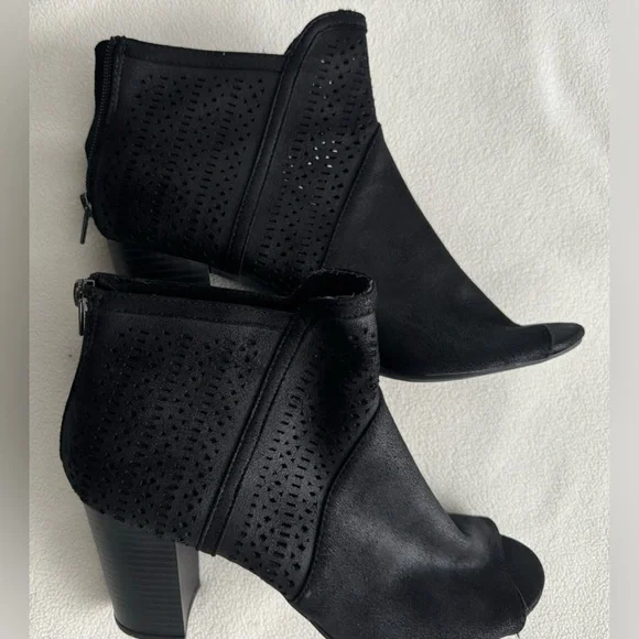 American Eagle Womenโs 3โ Black Bootie, Peep Toe sz 10 - Picture 1 of 9